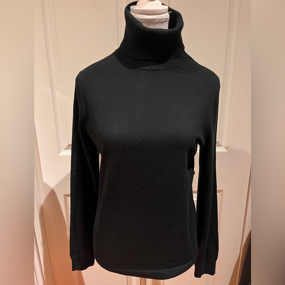 Banana Republic Silk Cotton turtleneck, size Medium